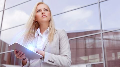Investment sales broker presenting an offering memorandum created with RealNex MarketEdge